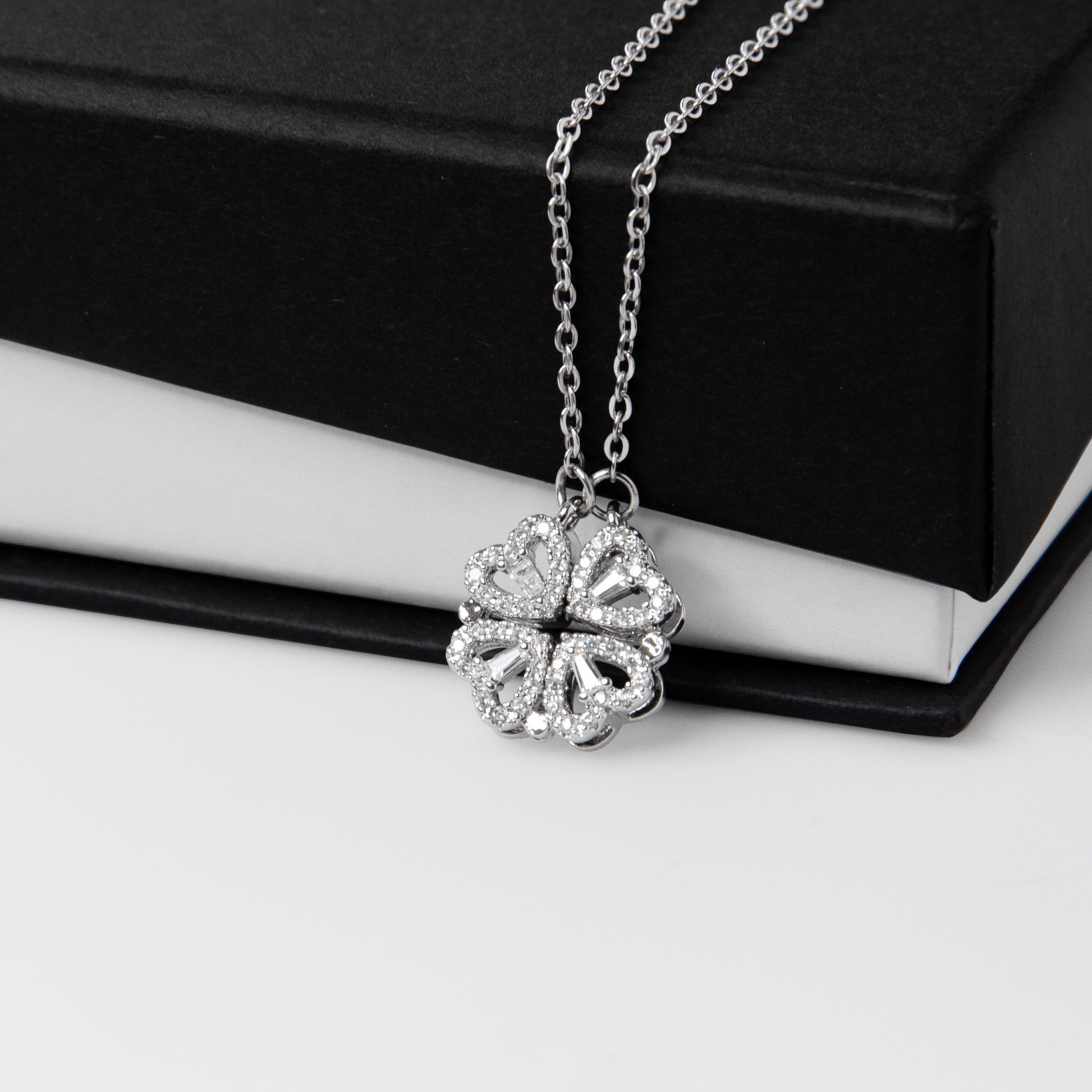 Magnetic Hearts Necklace NO MC